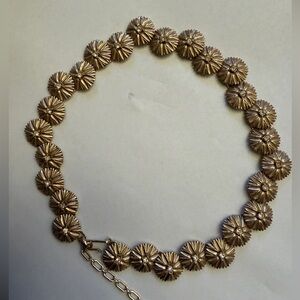 Vintage Trifari choker with daisy flowers